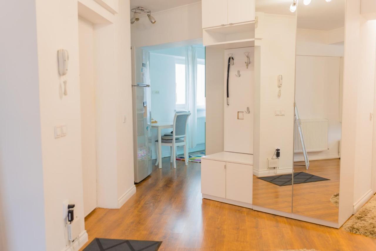Cozy & Spacious 2Br Apartment With Netflix 부쿠레슈티 외부 사진
