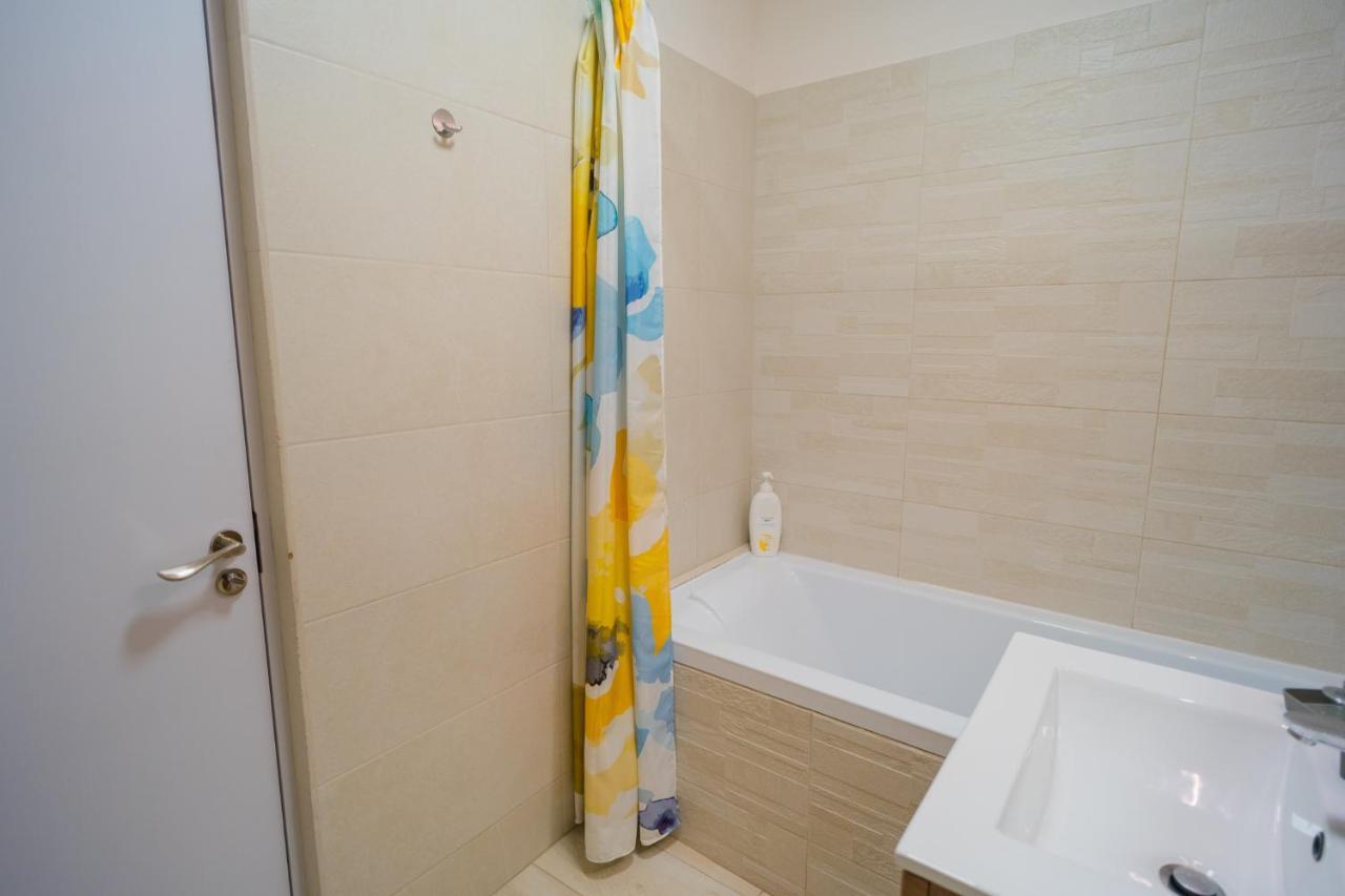 Cozy & Spacious 2Br Apartment With Netflix 부쿠레슈티 외부 사진