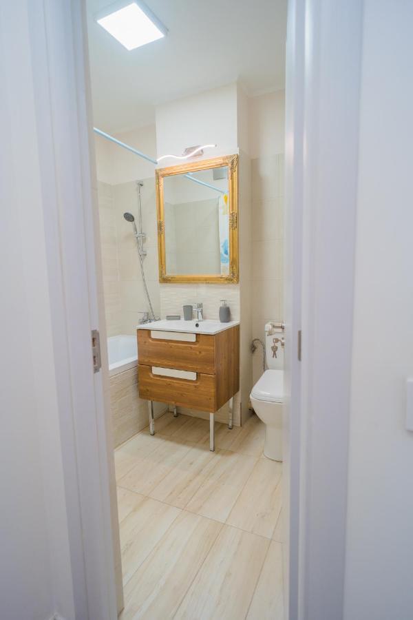Cozy & Spacious 2Br Apartment With Netflix 부쿠레슈티 외부 사진