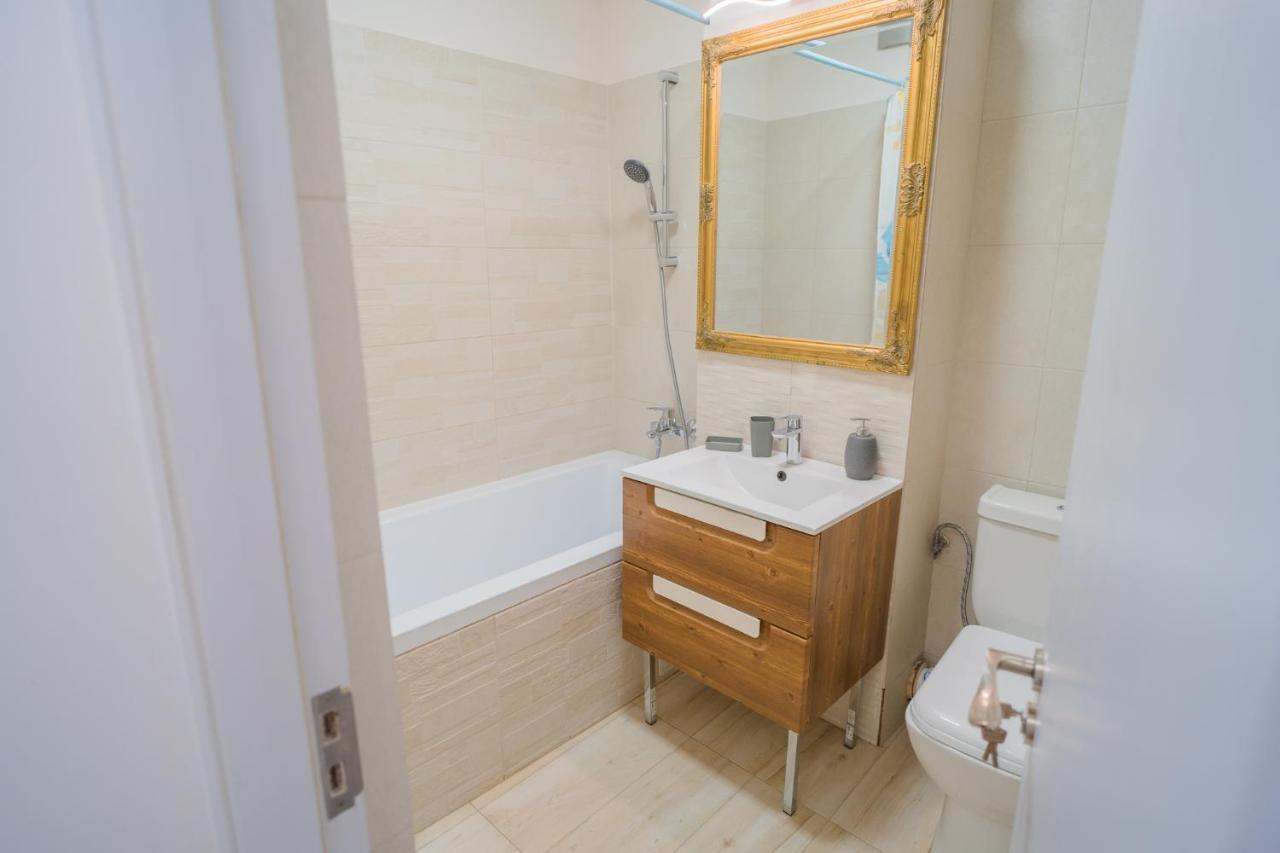 Cozy & Spacious 2Br Apartment With Netflix 부쿠레슈티 외부 사진