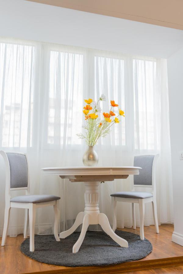 Cozy & Spacious 2Br Apartment With Netflix 부쿠레슈티 외부 사진