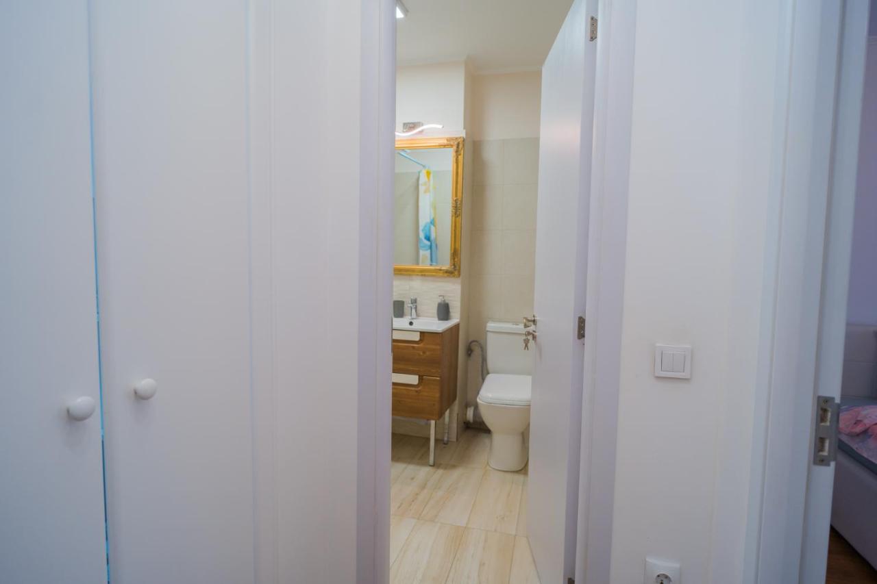 Cozy & Spacious 2Br Apartment With Netflix 부쿠레슈티 외부 사진