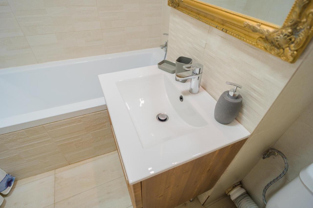 Cozy & Spacious 2Br Apartment With Netflix 부쿠레슈티 외부 사진